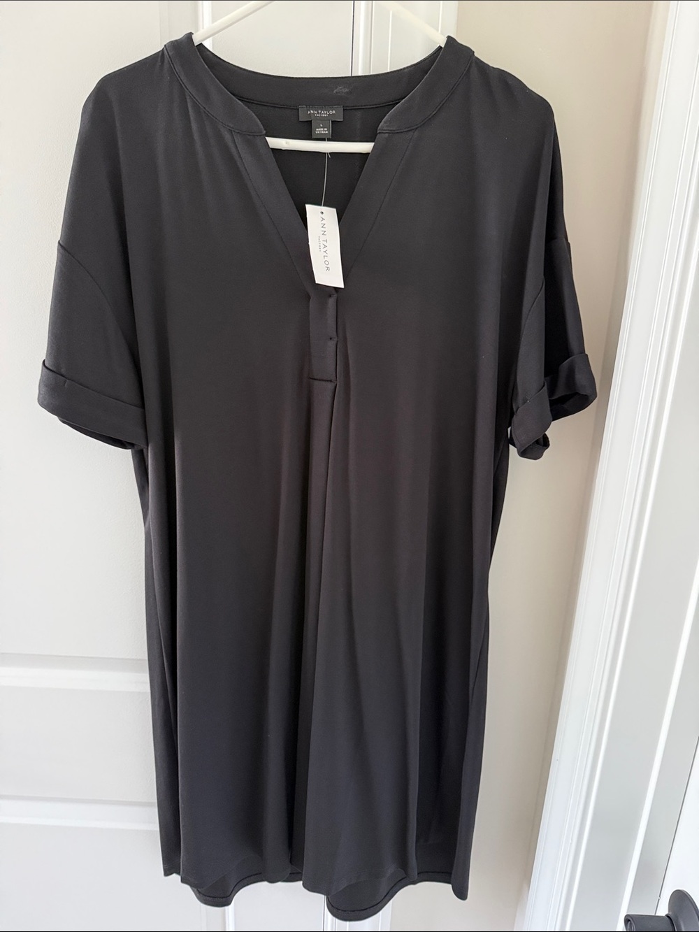 Ann Taylor Factory Black Relaxed V-Neck Short Sleeve Dress